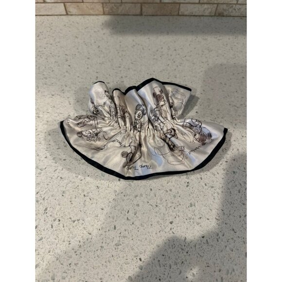 [Exclusive] Disney hand-drawn drawing‎ scrunchie